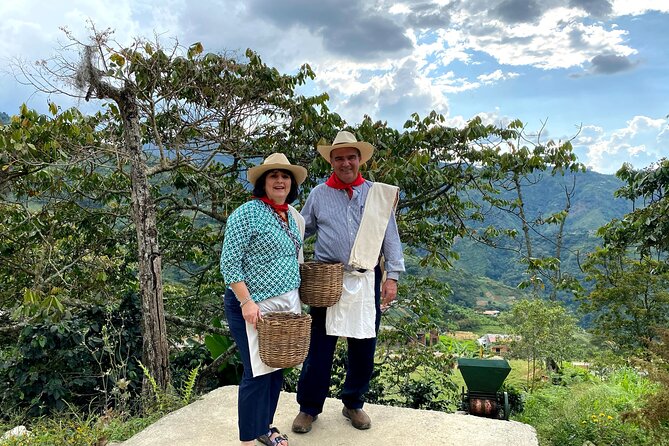 EXPERIENCES COLOMBIA (Coffee Tour) - Host and Guide Experience