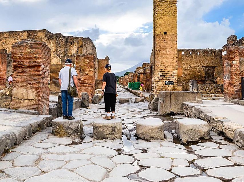 Experiencing History: Cultural Tour of Pompeii and Vesuvius - Guided Immersion in History