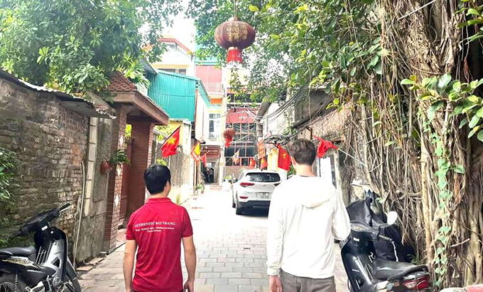 Explore Bat Trang Village & Ceramics Factories / Local Guide - Customer Experiences and Reviews