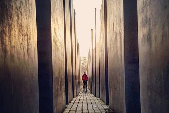 Explore Berlin History and Highlights Sightseeing Tour - Guide Expertise and Engagement