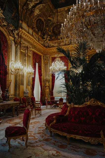 Explore Iconic Masterpieces At The Louvre Museum - Admiring Renaissance Masterpieces
