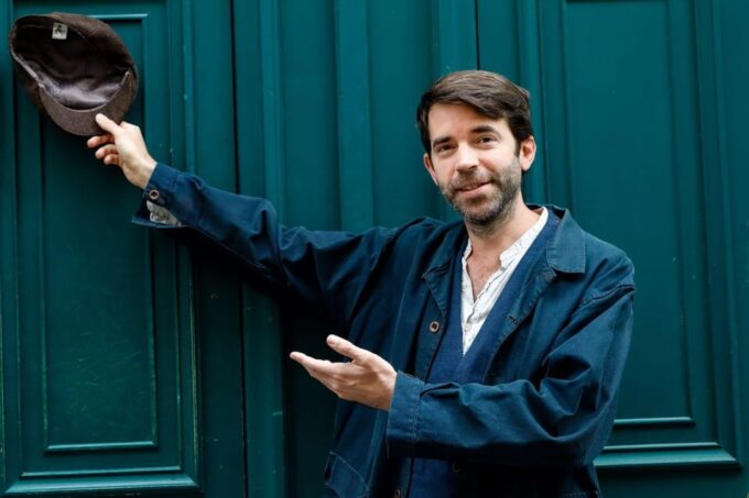 Explore Montmartre of the Impressionists With an Actor-Guide - Experiencing the Vibrant Atmosphere