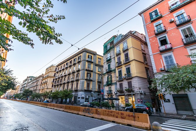Explore Naples in 60 Minutes With a Local - Meet Your Knowledgeable Guide