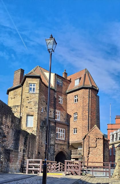 Explore Newcastle: 2 hour City Tours in Italian or English - Key Points