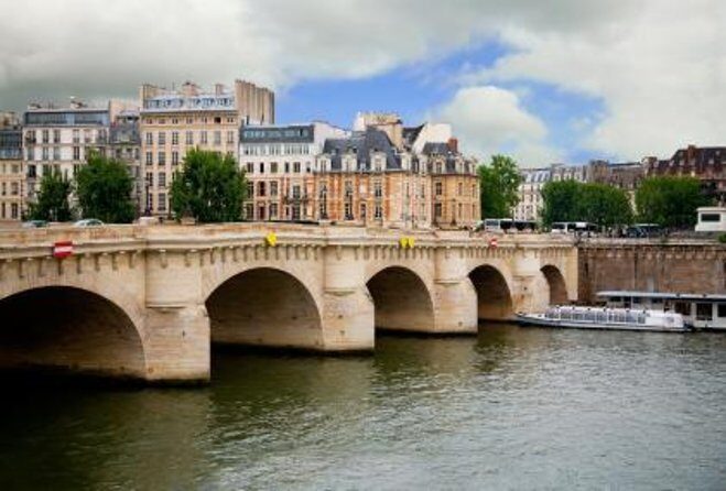 Explore Paris in 90 minutes with a Local - Comparing Value & Experience