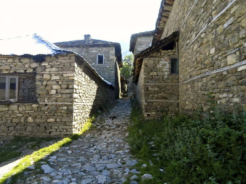 Explore Rabdisht: Guided Tour of the Stone Village - Who Should Consider This Tour?