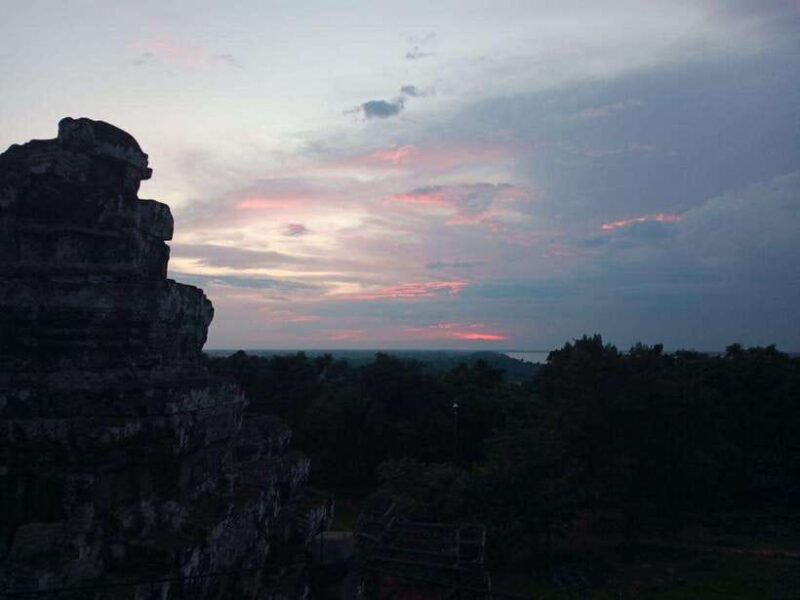 Explore some hidden gems of temples with sunset - Evaluating the value: what this tour offers