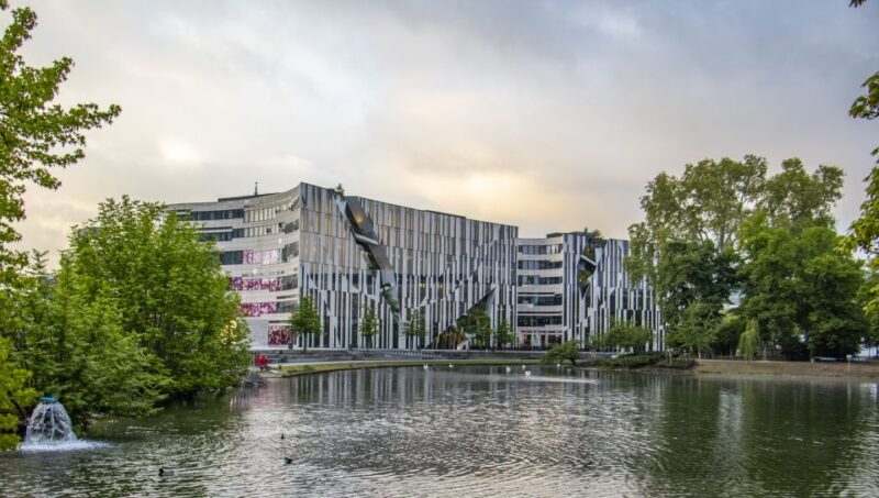 Explore the Best Intro Tour of Dusseldorf With a Local - Discover Historic Architecture