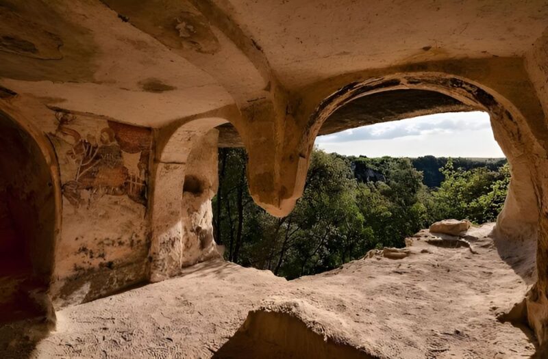 Explore the Murgia Materana UNESCO Park (Italian & Spanish) - Exploring Neolithic Archaeological Wonders