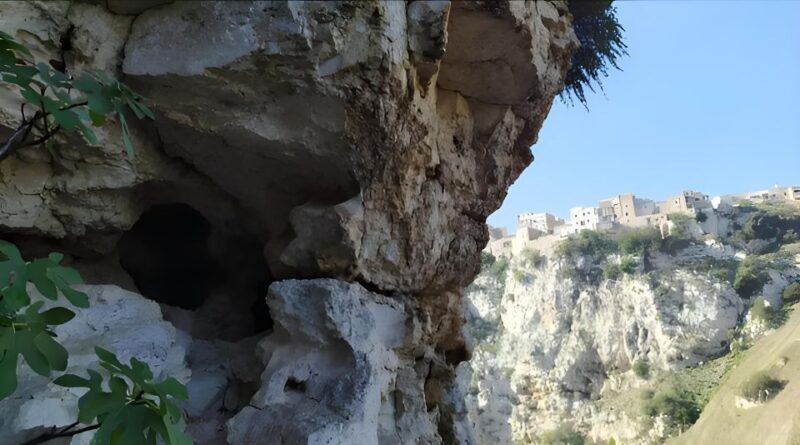 Explore the Murgia Materana UNESCO Park (Italian & Spanish) - Taking in Mediterranean Flora and Fauna