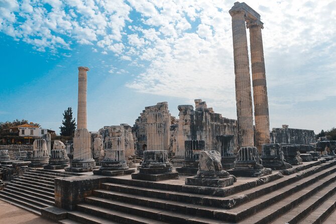 Explore the Mystical Ruins in Delphi, Greece - Discover the Sanctuary of Delphi