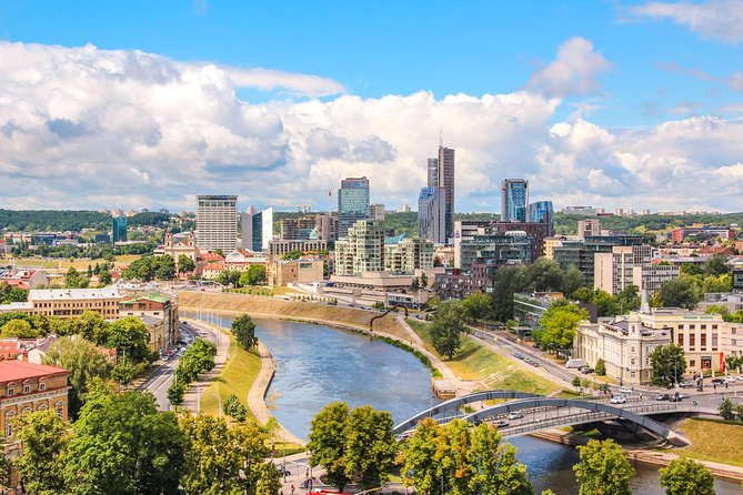 Explore Vilnius in 60 Minutes With a Local - Discovering Hidden Gems