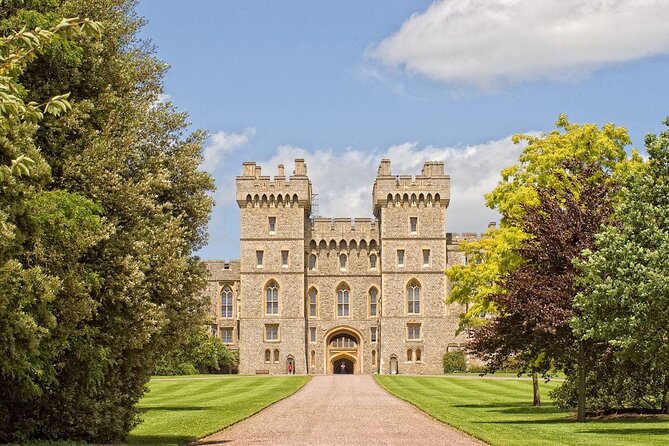 Explore Windsor Castle and Hampton Court Palace - Discovering Hampton Court Palace