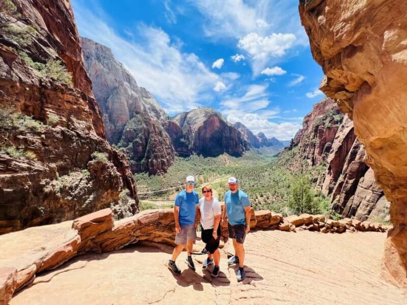 Explore Zion: Private Hiking Photography Tour from Las Vegas - An In-Depth Look at the Zion Private Tour