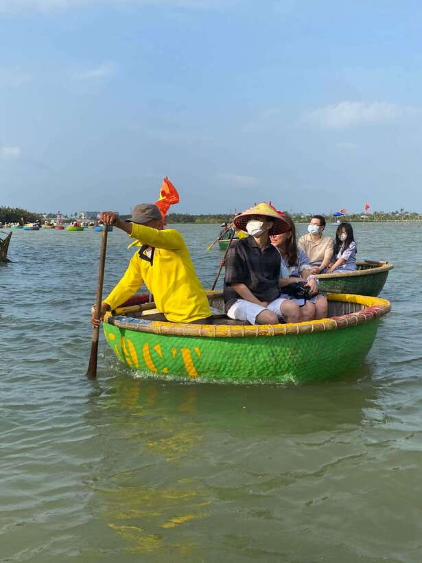 Exploring Hoi an Basket Boat Tour With Local People - Exploring the Local Community