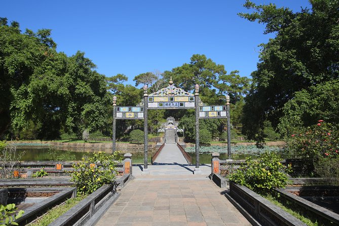 Exploring Hue Imperial City With Professional Driver By Private Car - Comfortable Vehicle Amenities