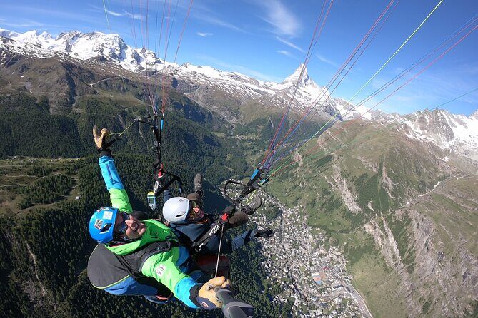 Extended Paragliding Flight in front of the Matterhorn 30 minutes - Key Points