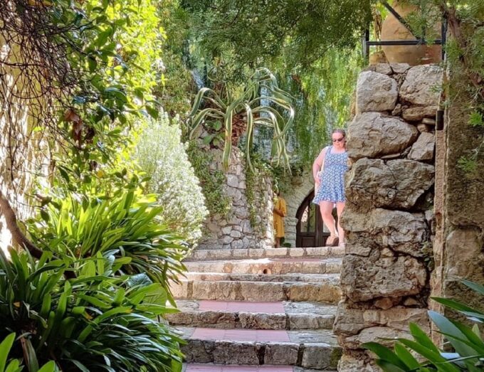 Èze: Walking Tour With a Local Guide - The Exotic Garden