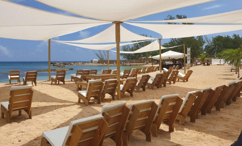 Falmouth: Dunn's River Falls & Bamboo Beach Club VIP Access - Pickup and Dropoff
