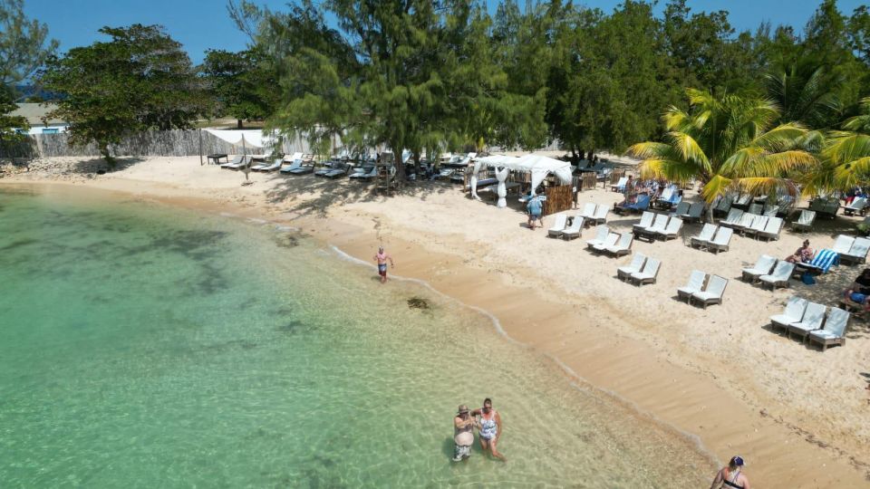 Falmouth: Dunn's River Falls & Bamboo Beach Club VIP Access - Climbing the Waterfall