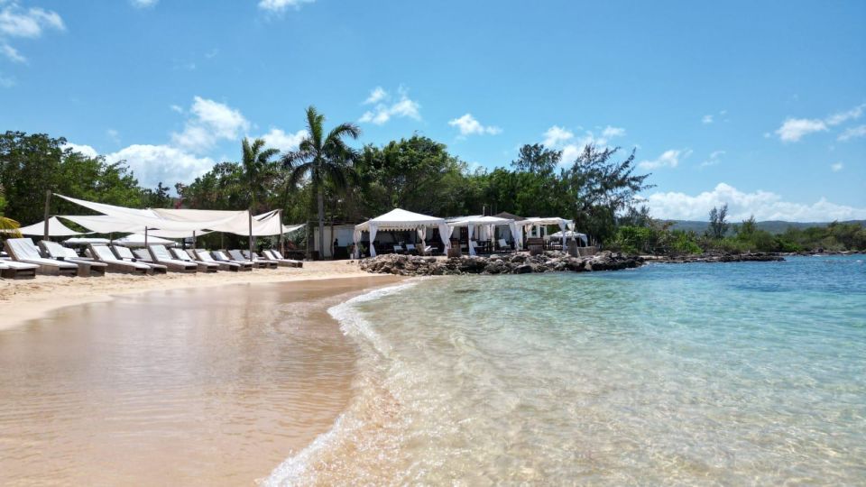 Falmouth: Dunn's River Falls & Bamboo Beach Club VIP Access - VIP Access and Amenities