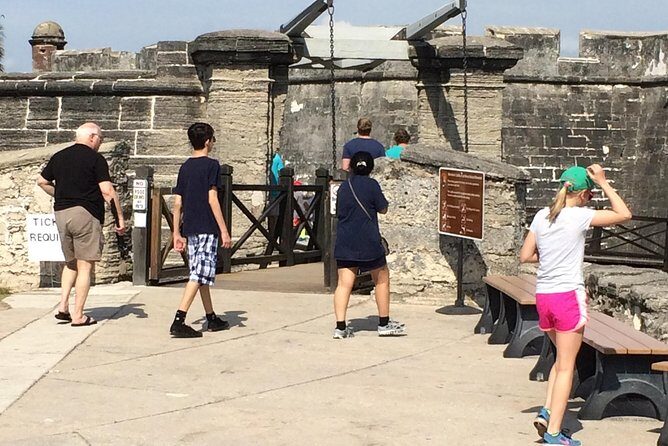 Family Friendly Scavengerhunt - Why This Tour Works Well