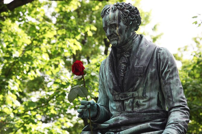 Famous Graves of Père Lachaise Cemetery Guided Tour - Notable Highlights and Guide