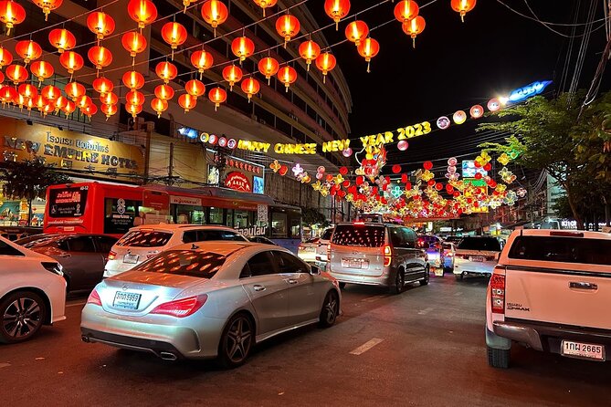Famous Temples, Street Art, and Chinatown Tour in Bangkok - Discovering Chinatowns Culture