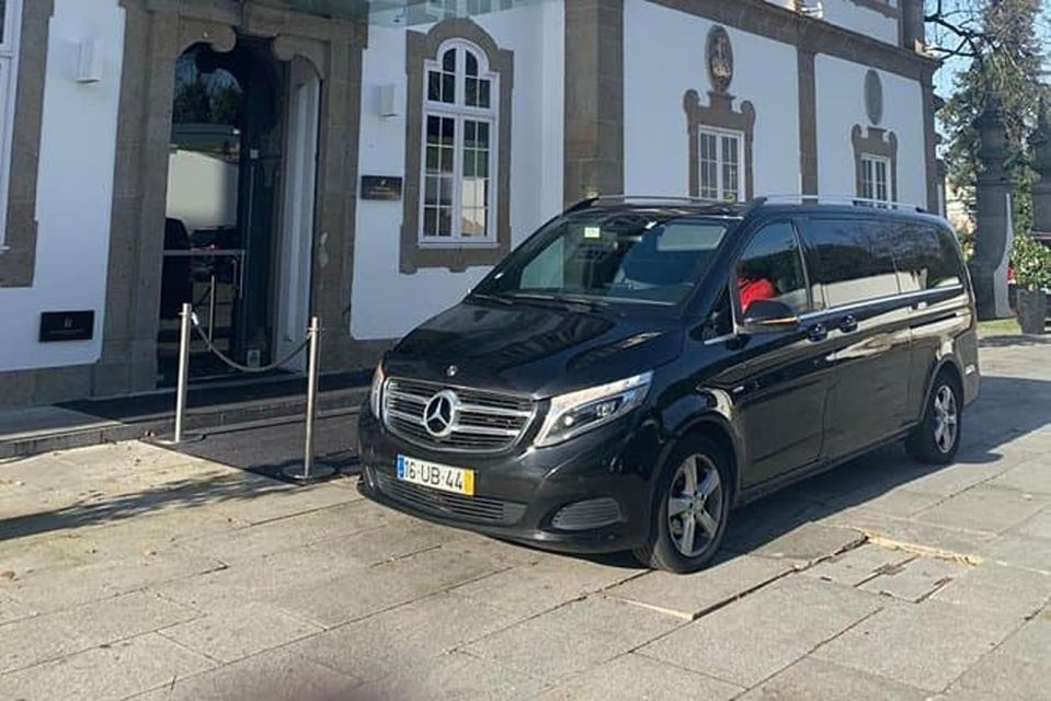 Faro: Private Transfer to Robinson Club Da Ria - Spacious Vehicle Accommodating Golf Equipment