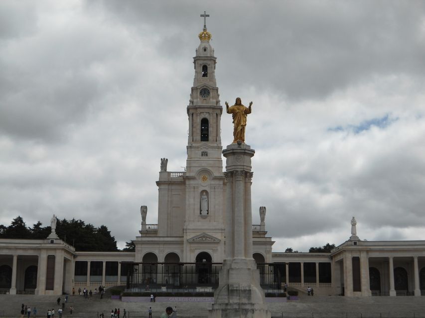 Fátima, Batalha, Alcobaça, Nazaré and Óbidos Private Tour - Frequently Asked Questions
