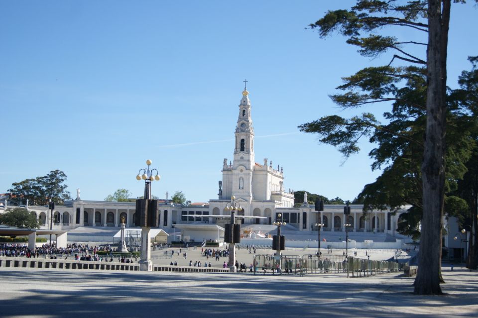 Fatima, Batalha, Nazare and Obidos Private Tour - Óbidos Visit and Sightseeing