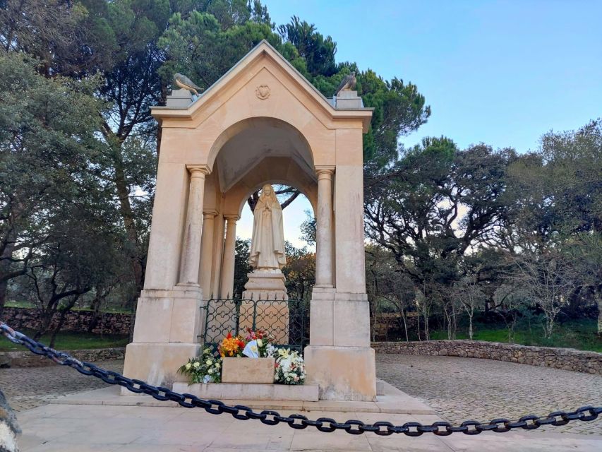 Fatima Private Tour: Shrine | Sacred Path | Shepherds House - Basilica of the Most Holy Trinity