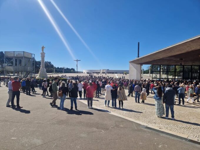 Fatima Sanctuary and Pastorinhos Village Day Trip From Porto - Visiting the Chapel of the Apparitions