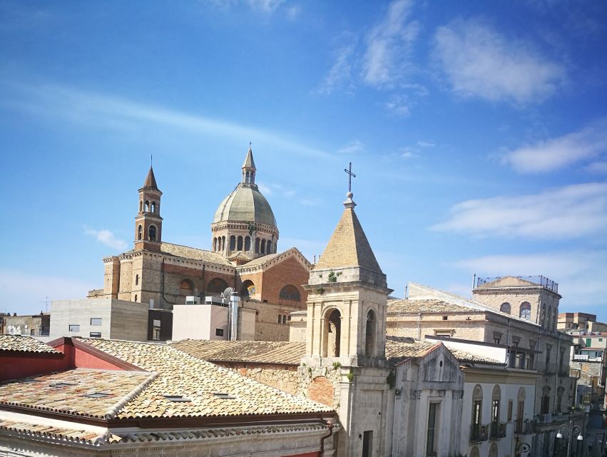 Favara: Walking Tour, Cooking Class, and Traditional Meal - Instructor and Group Size