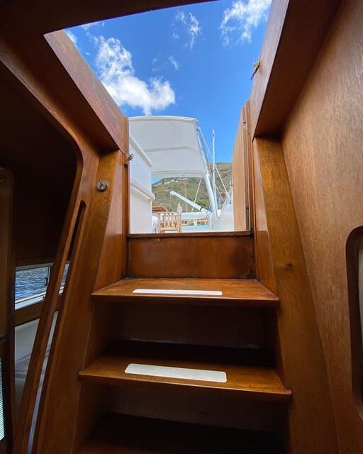 Favignana e Levanzo: tour condiviso Yacht Shalimar IV - An Overview of the Experience