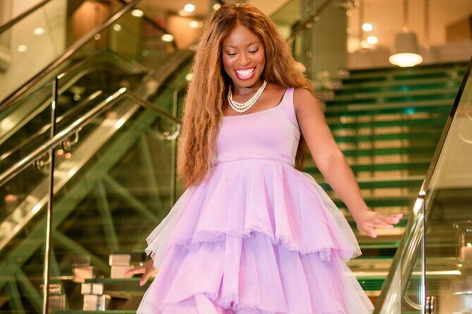 Feel Like a Star: Nighttime Paparazzi Flash Photoshoot - An In-Depth Look at the Photoshoot Experience