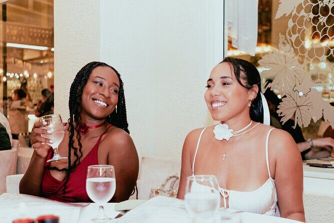 Feel Like a Star: Nighttime Paparazzi Flash Photoshoot - Frequently Asked Questions