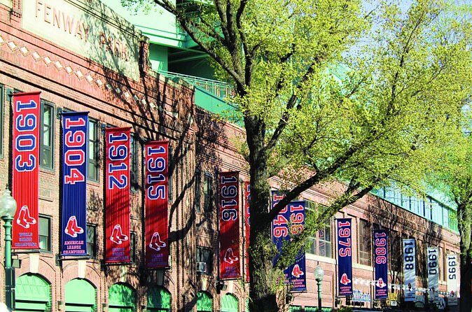 Fenway Park Game Day Tour with On-Field Access and Meet Wally - FAQ