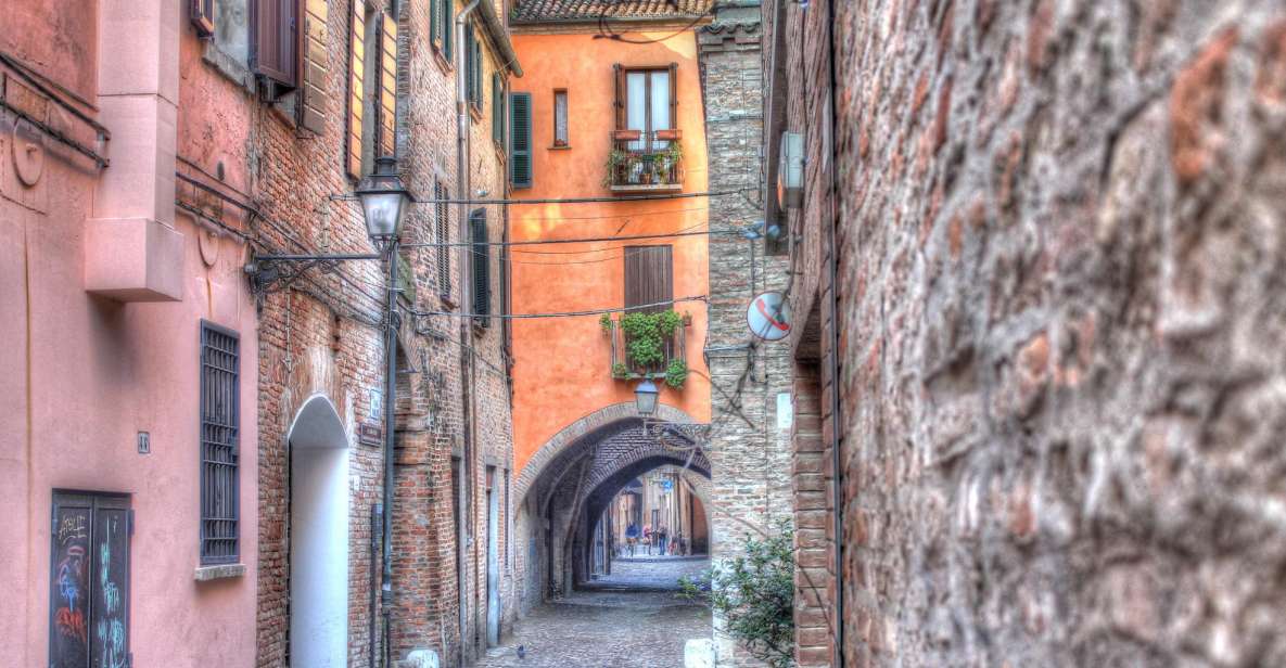 Ferrara: 2-Hour City Center Walking Tour - Key Points