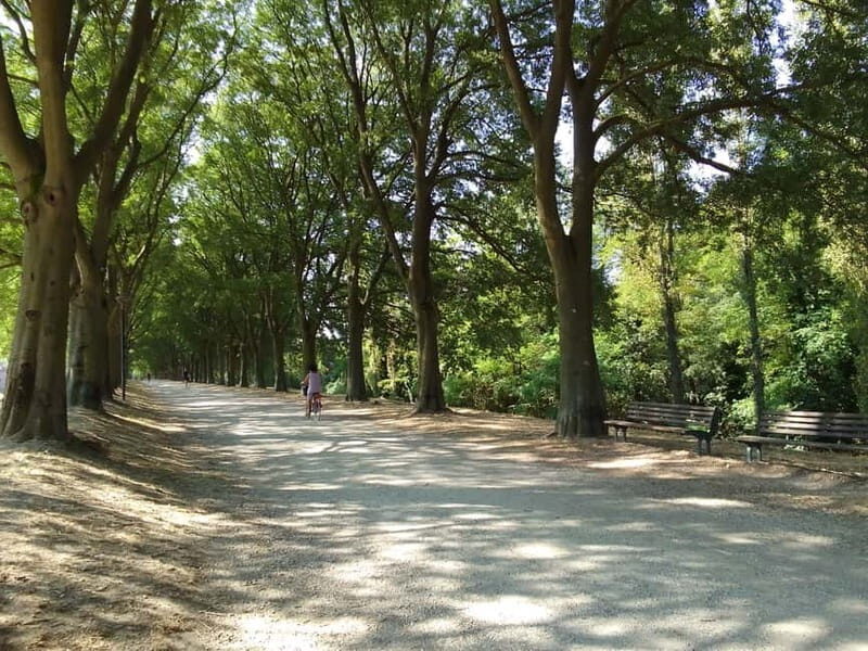 Ferrara: Private City Highlights Guided Bike Tour - The Guides and How They Make a Difference