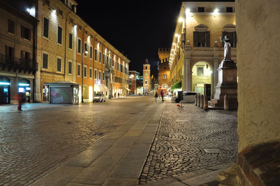 Ferrara: Private Walking Tour With Local Guide - Exploring Estense Castle