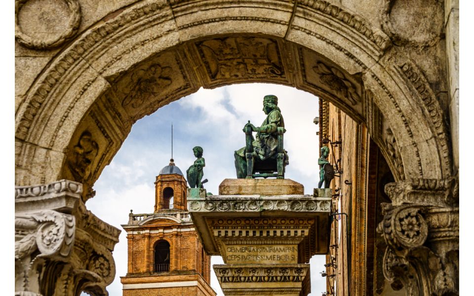 Ferrara: Walking Tour, Highlights and Food Tastings - Key Points