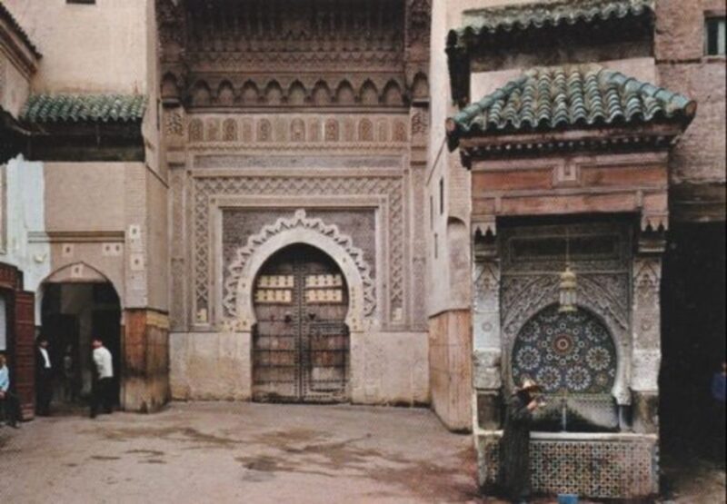 Fes Medina: Legendary Guided Tour - Immerse in Fes Medinas Vibrant Shops