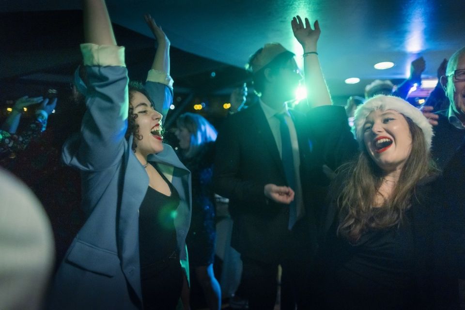 Festive London New Years Eve 3-Course Dinner Cruise - Key Points