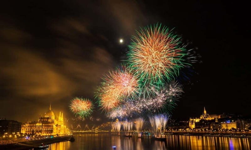 Fireworks Sightseeing Cruise with 1 Drink - Key Points