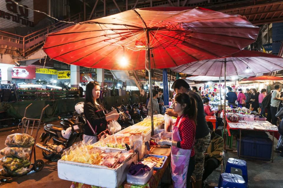 Flavors of Chiang Mai: Street Food Adventure - Unique Souvenir Shopping Experience