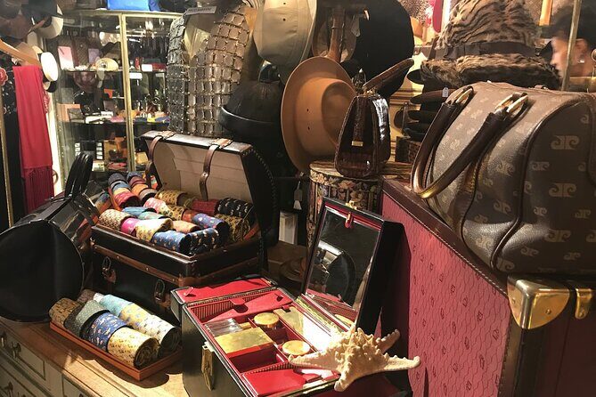 Flea Market Secrets near Montmartre: A Paris Hunt for Treasures - In-Depth Look at the Itinerary