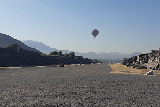 Flight in Globe, visit archaeological area, breakfast and transport - An In-Depth Look at the Experience