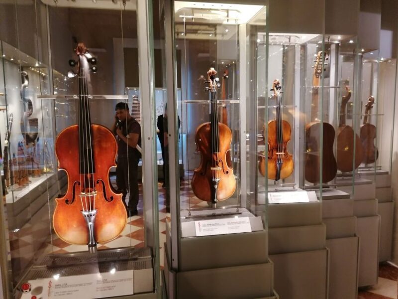 Florence: Accademia Gallery Ticket with APP Guide - Key Points