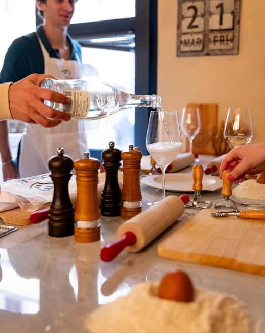 Florence: Authentic Pizza & Gelato Experience+Unlimited Wine - What to Expect from the Experience